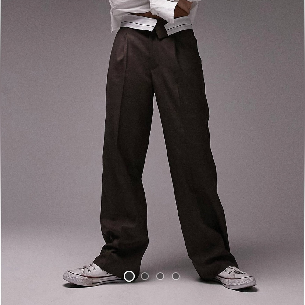 Topshop Tailored low rise mensy
pants with turned down waist in
brown
